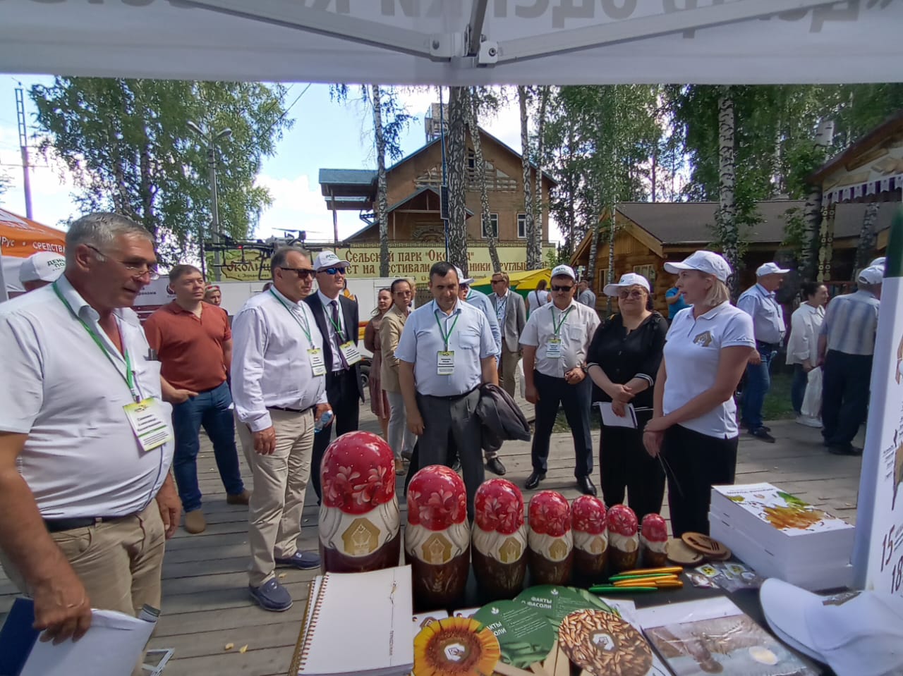 Алтайские специалиста приняли участие в «Дне поля» Томской области.