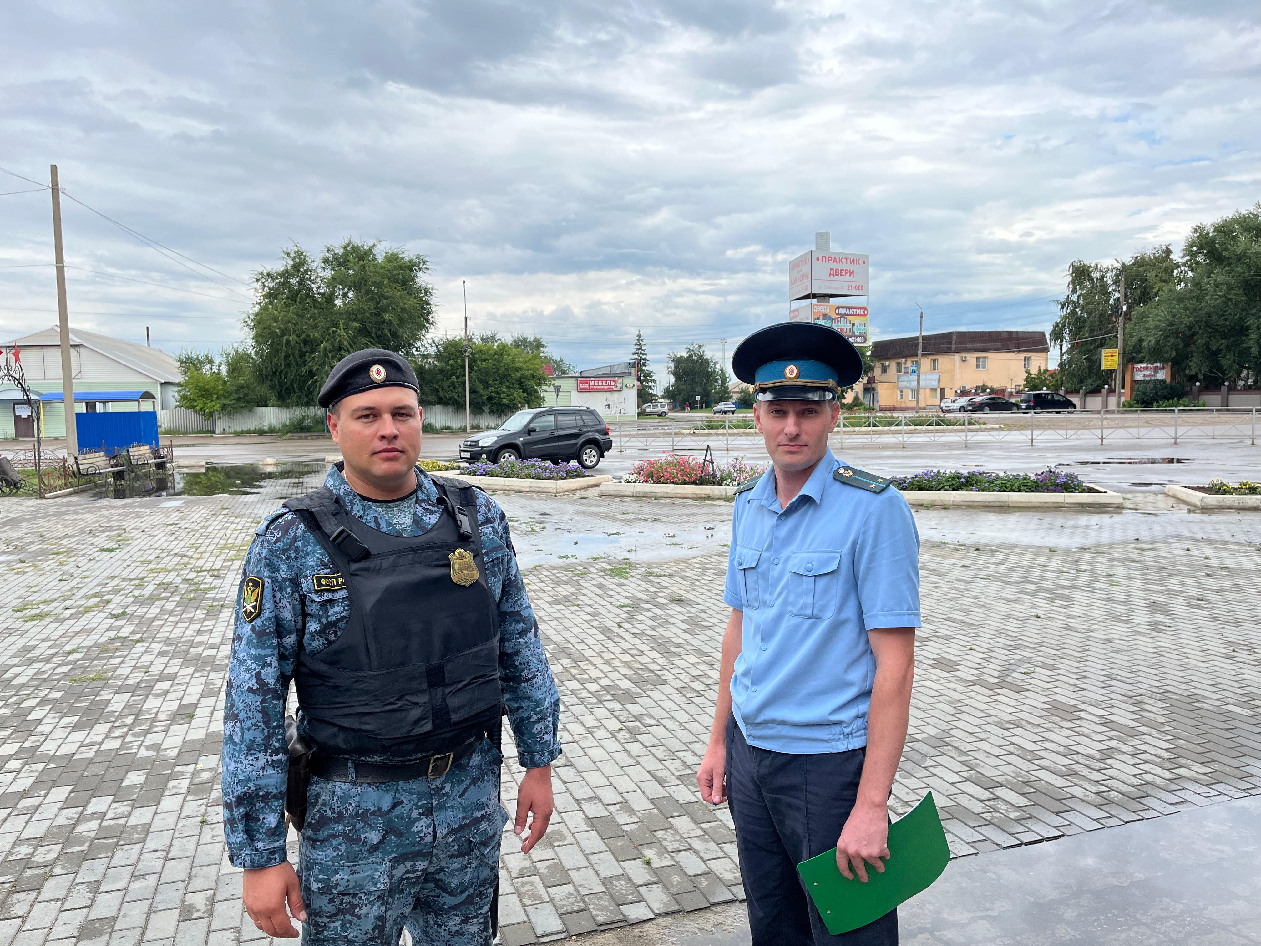 Судебные приставы помогли рабочему по благоустройству  получить заработную плату.