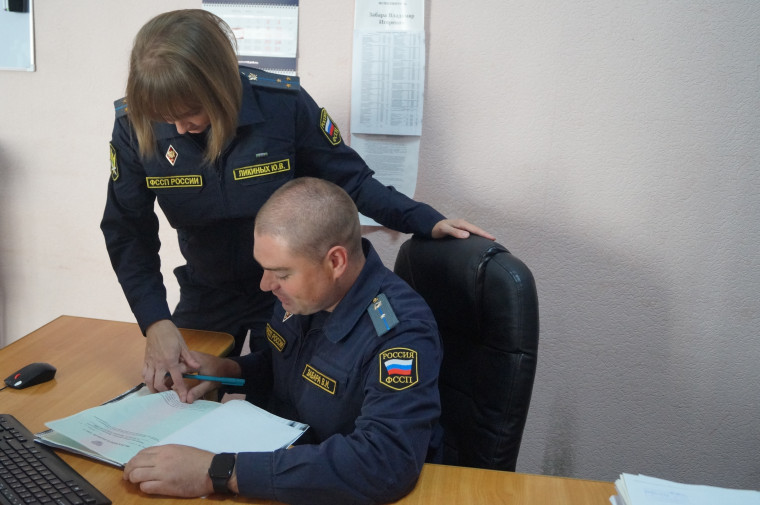 В Барнауле судебные приставы убедили больного туберкулезом начать лечение в специальном диспансере. В Барнауле судебные приставы убедили больного туберкулезом начать лечение в специальном диспансере.