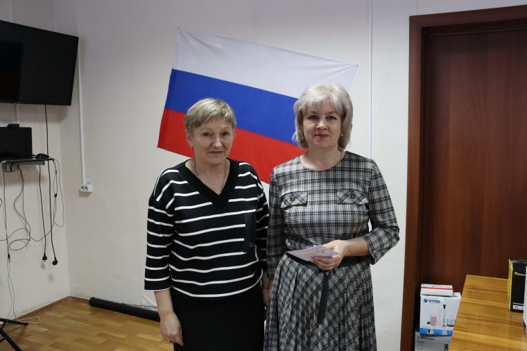 28 декабря глава Усть-Пристанского района вручила заслуженные награды жителям. 28 декабря глава Усть-Пристанского района вручила заслуженные награды жителям.